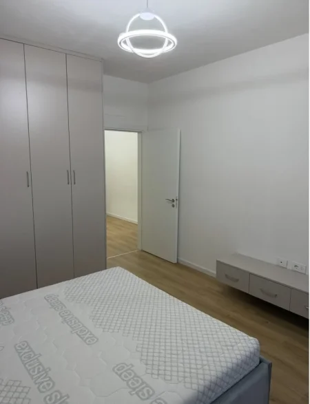 Tirane, jepet me qera apartament 2+1+Ballkon Kati 7, 120 m² 500 € (Astir, Prane Viles L)