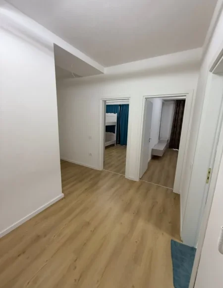Tirane, jepet me qera apartament 2+1+Ballkon Kati 7, 120 m² 500 € (Astir, Prane Viles L)