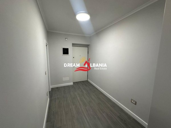 Tirane, jepet me qera apartament 1+1 , 59 m² 550 € (Rruga Qemal Stafa prane Shkolles se Kuqe)