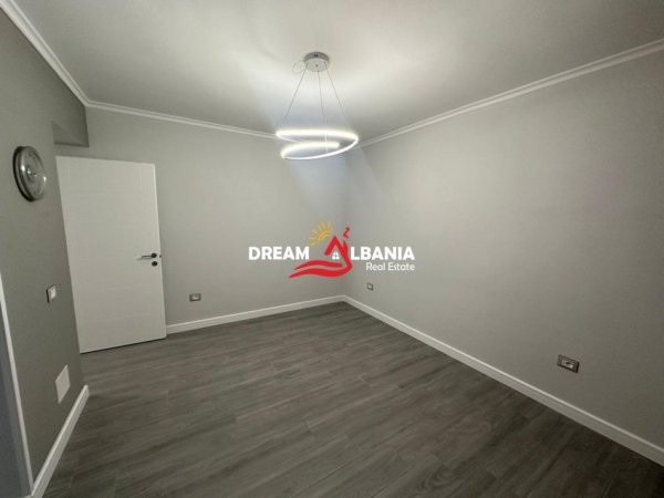 Tirane, jepet me qera apartament 1+1 , 59 m² 550 € (Rruga Qemal Stafa prane Shkolles se Kuqe)