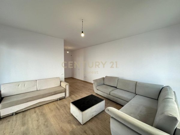 Tirane, jepet me qera apartament 2+1 Kati 8, 93 m² 550 € (Farmacia 10)