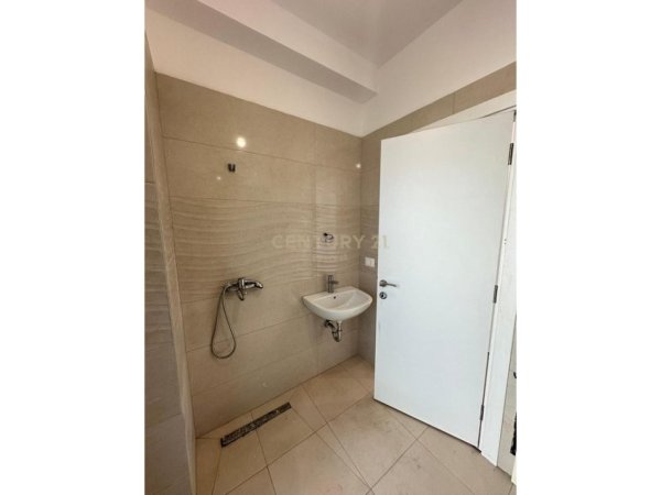 Tirane, jepet me qera apartament 2+1 Kati 8, 93 m² 550 € (Farmacia 10)