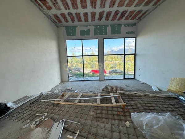 Tirane, jepet me qera ambjent biznesi Kati 0, 138 m² 3.650 € (Liqeni i Thate)