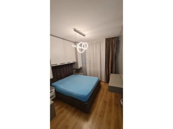 Tirane, jepet me qera apartament 2+1 Kati 1, 75 m² 400 € 