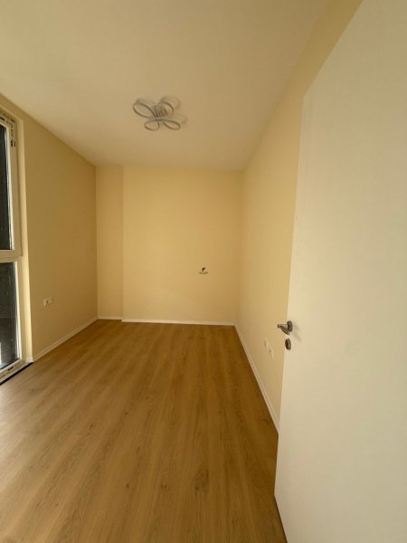 Tirane, jepet me qera zyre Kati 2, 94 m² 600 € (ASTIR)