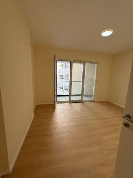 Tirane, jepet me qera zyre Kati 2, 94 m² 600 € (ASTIR)