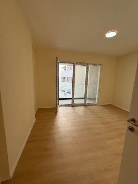 Tirane, jepet me qera zyre Kati 2, 94 m² 600 € (ASTIR)