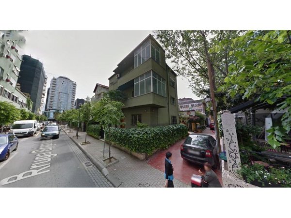 Tirane, jepet me qera zyre Kati 5, 132 m² 1.500 € (Rr. Brigada VIII)