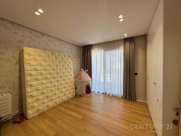 Tirane, jepet me qera Vile 3 Katshe Kati 3, 325 m² 4.500 € (Lunder)