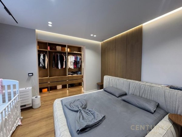 Tirane, jepet me qera Vile 3 Katshe Kati 3, 325 m² 4.500 € (Lunder)