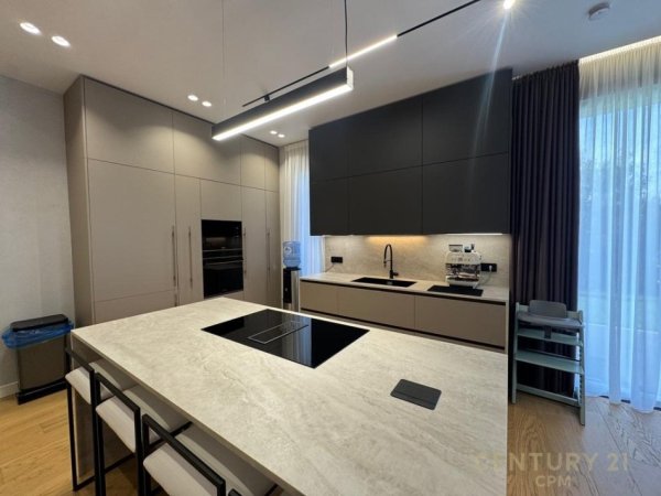 Tirane, jepet me qera Vile 3 Katshe Kati 3, 325 m² 4.500 € (Lunder)