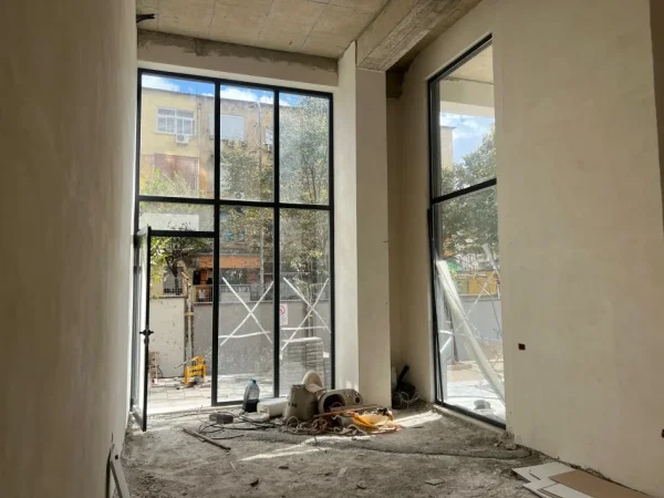 Tirane, shitet ambjent biznesi Kati 0, 35 m² 350.000 € (Selvia)