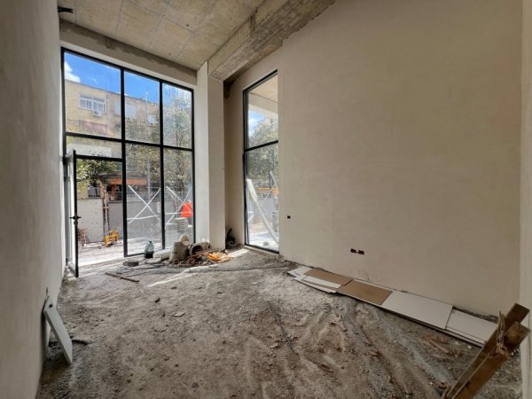 Tirane, shitet ambjent biznesi Kati 0, 35 m² 350.000 € (Selvia)