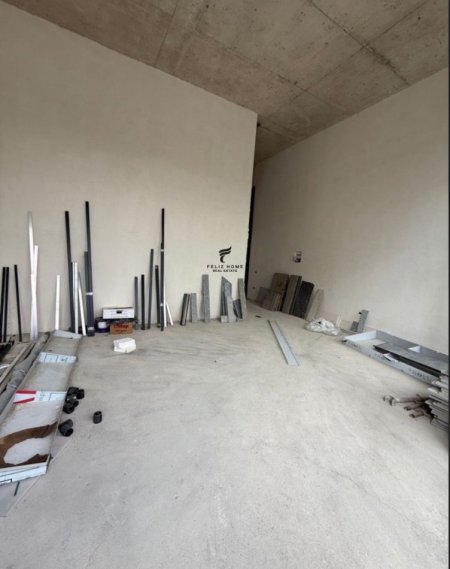 Tirane, jepet me qera dyqan Kati 0, 50 m² 1.400 € (KOMUNA E PARISIT)