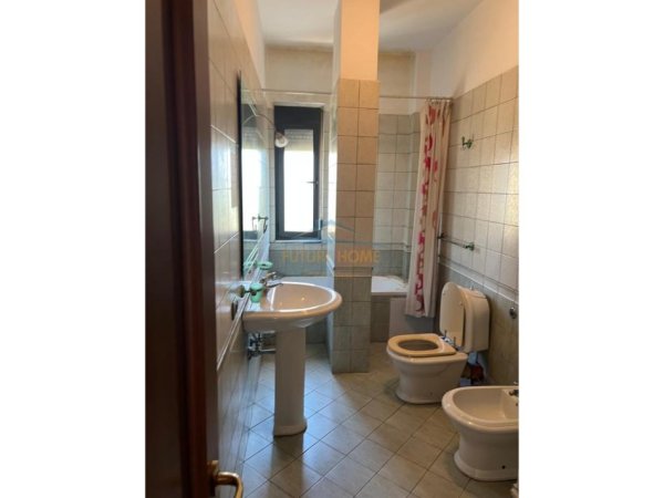 Tirane, jepet me qera ambjent biznesi Kati 3, 139 m² 1.300 € (Rruga Sami Frasheri, Bllok, Tirane.)