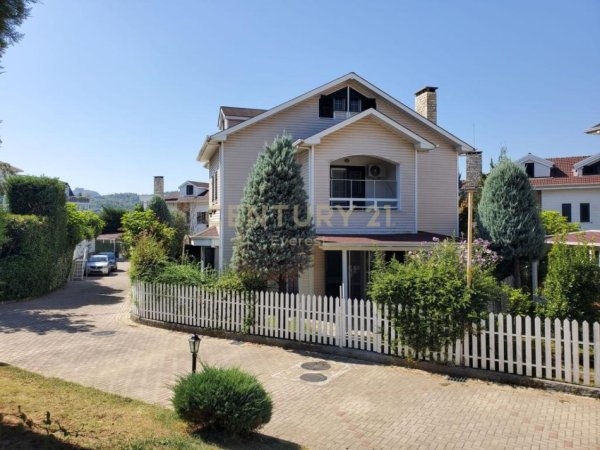 Tirane, jepet me qera Vile 3 Katshe Kati 3, 385 m² 3.000 € (TEG, Garden Villas)