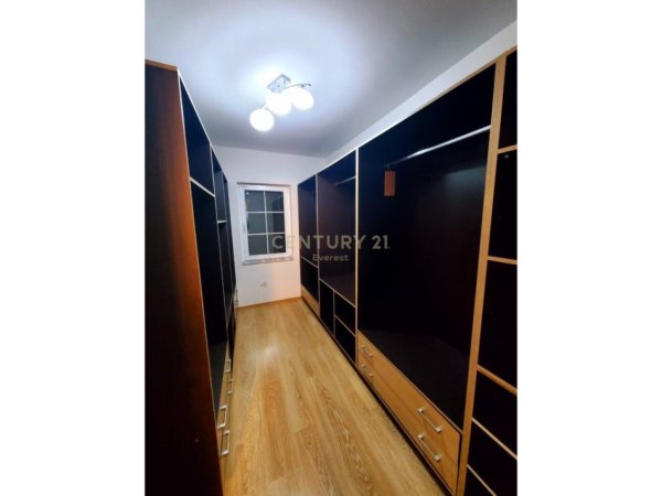 Tirane, jepet me qera Vile 3 Katshe Kati 3, 385 m² 3.000 € (TEG, Garden Villas)