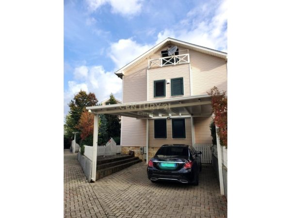 Tirane, jepet me qera Vile 3 Katshe Kati 3, 385 m² 3.000 € (TEG, Garden Villas)
