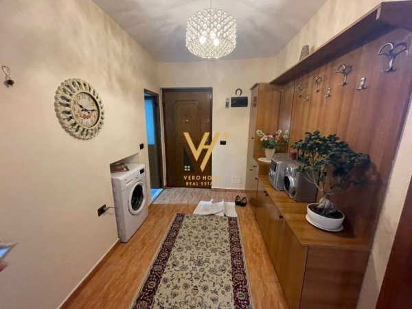 Tirane, jepet me qera apartament 2+1+Ballkon Kati 2, 80 m² 600 € (PAZARI I RI)