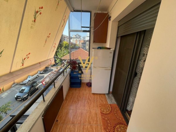 Tirane, jepet me qera apartament 2+1+Ballkon Kati 2, 80 m² 600 € (PAZARI I RI)