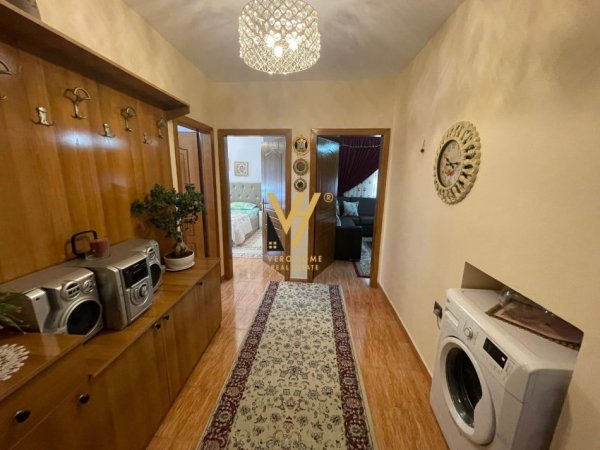 Tirane, jepet me qera apartament 2+1+Ballkon Kati 2, 80 m² 600 € (PAZARI I RI)