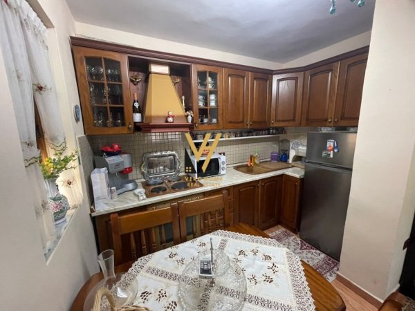 Tirane, jepet me qera apartament 2+1+Ballkon Kati 2, 80 m² 600 € (PAZARI I RI)
