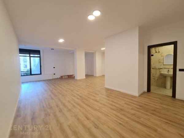 Tirane, jepet me qera zyre Kati 2, 120 m² 1.000 € (Prane Qendres)