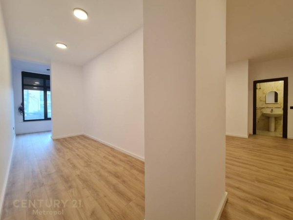 Tirane, jepet me qera zyre Kati 2, 120 m² 1.000 € (Prane Qendres)