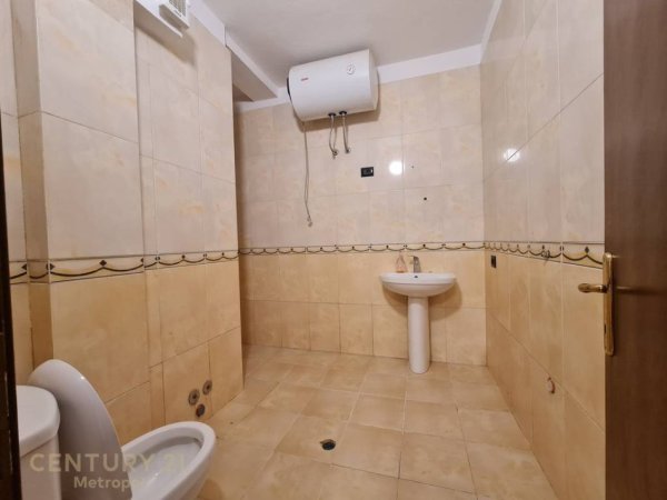 Tirane, jepet me qera zyre Kati 2, 120 m² 1.000 € (Prane Qendres)
