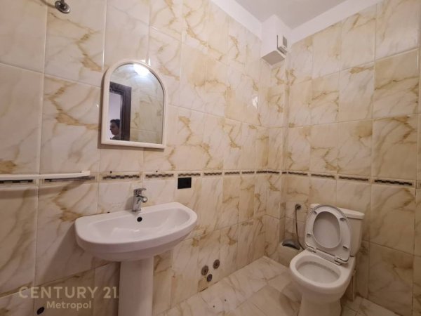 Tirane, jepet me qera zyre Kati 2, 120 m² 1.000 € (Prane Qendres)