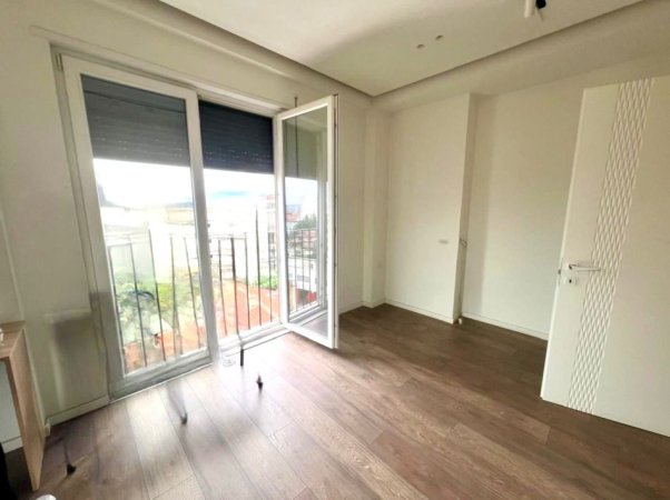 Tirane, shitet apartament 3+1+Ballkon Kati 5, 110 m² 300.000 € (21Dhjetori)