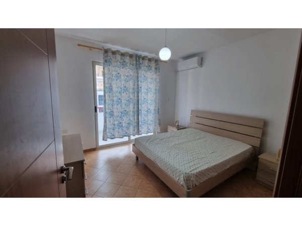 Tirane, jepet me qera apartament 2+1+Ballkon Kati 7, 113 m² 470 € (Unaza e Re)