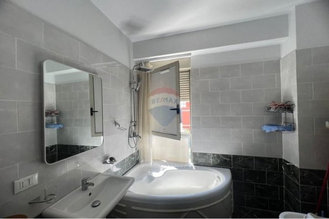 Tirane, jepet me qera apartament 2+1+Ballkon Kati 5, 90 m² 700 € (Kompleksi Delijorgji)