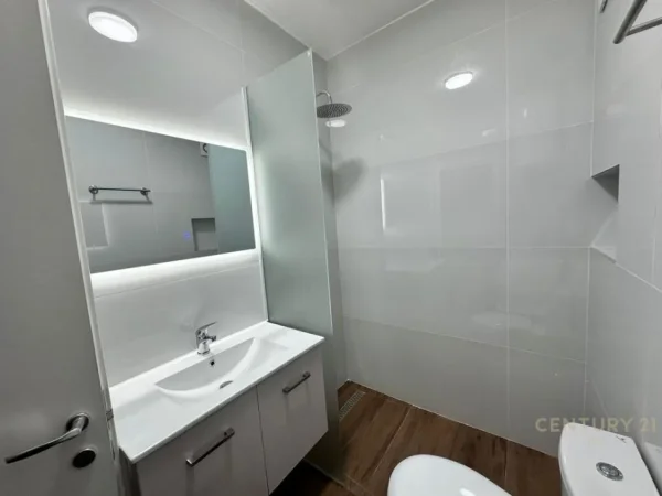 Tirane, shitet apartament 2+1+Aneks+Ballkon Kati 8, 105 m² 168.000 € (Kompleksi Fratari)