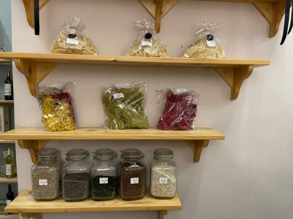 Tirane, ofroj Shes Rafte druri dhe organizues terheqes per supermarkete