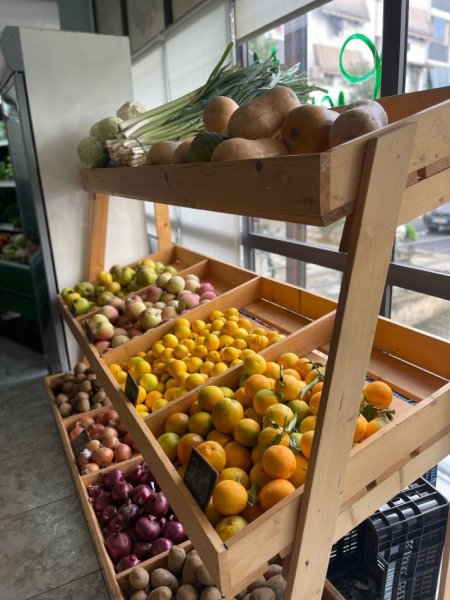 Tirane, ofroj Shes Rafte druri dhe organizues terheqes per supermarkete