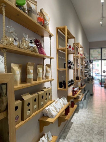 Tirane, ofroj Shes Rafte druri dhe organizues terheqes per supermarkete