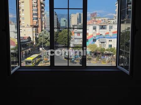 Tirane, jepet me qera ambjent biznesi Kati 4, 1.700 € (sheshi willson)