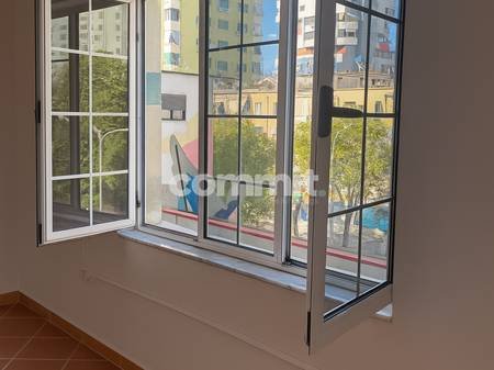 Tirane, jepet me qera ambjent biznesi Kati 4, 1.700 € (sheshi willson)