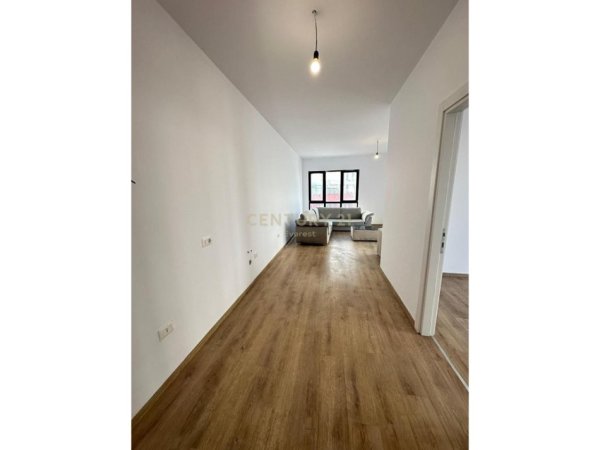 Tirane, jepet me qera apartament 2+1 Kati 8, 93 m² 550 € (Arlis , Farmacia 10)