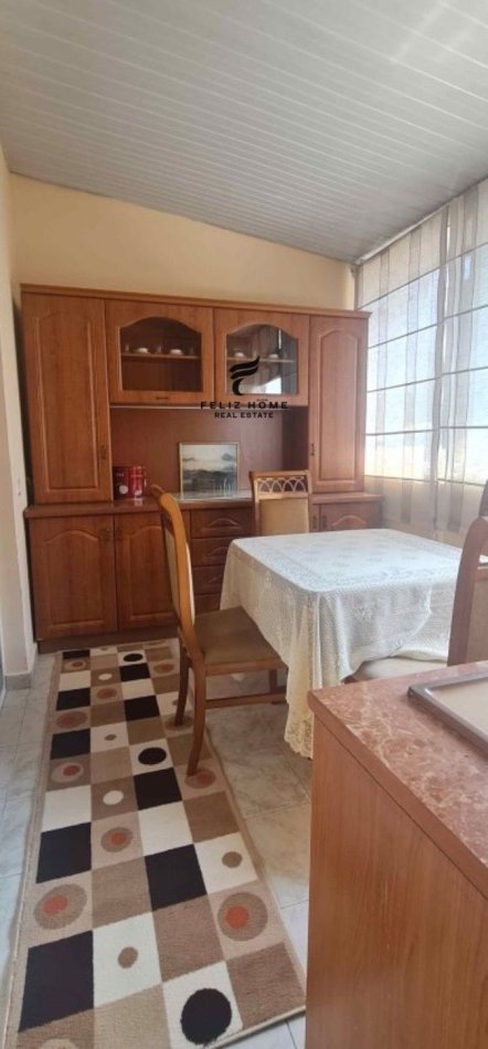 Tirane, jepet me qera apartament 2+1 Kati 2, 100 m² 570€ (LAPRAKE)