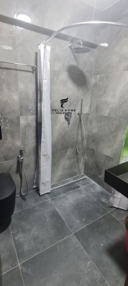 Tirane, jepet me qera apartament 2+1 Kati 2, 100 m² 570€ (LAPRAKE)