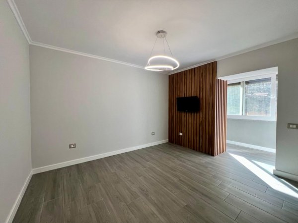 Tirane, jepet me qera apartament 1+1 Kati 1, 59 m² 550 € (Shkolla e Kuqe)