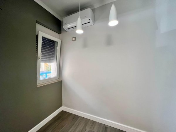 Tirane, jepet me qera apartament 1+1 Kati 1, 59 m² 550 € (Shkolla e Kuqe)