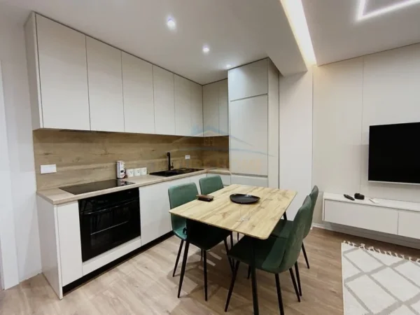 Tirane, jepet me qera apartament 2+1 Kati 4, 73 m² 900 € 