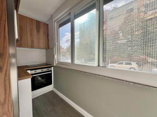 Tirane, jepet me qera apartament 1+1 Kati 1, 59 m² 550 € (Shkolla e Kuqe)