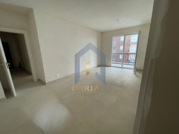 Tirane, shitet apartament 1+1+Ballkon Kati 5, 75 m² 70.096 € (Kamez)