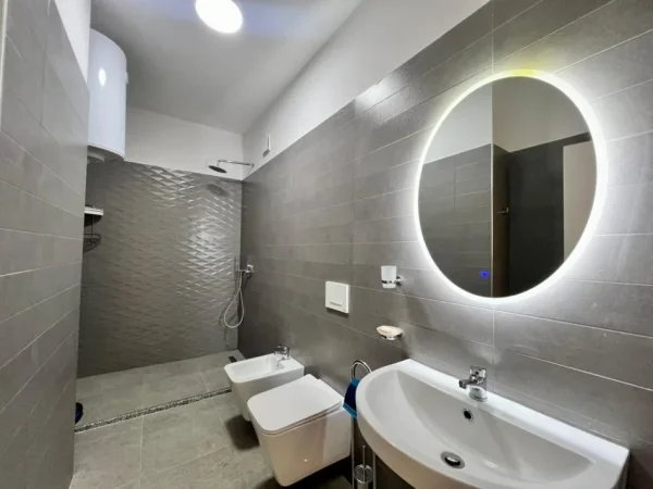 Tirane, jepet me qera apartament 2+1+Ballkon Kati 8, 76 m² 1.000 € (Zogi i zi)