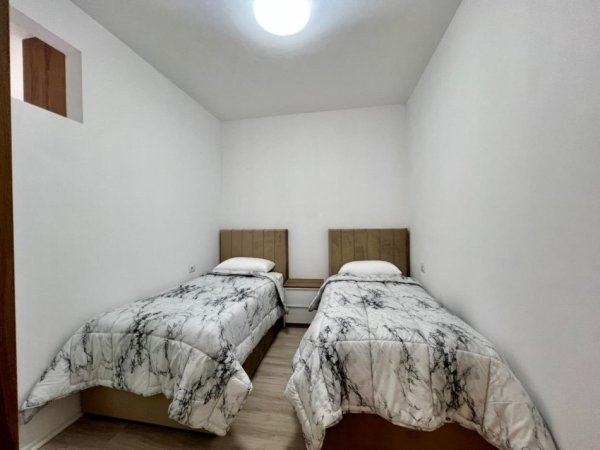Tirane, jepet me qera apartament 2+1+Ballkon Kati 8, 76 m² 1.000 € (Zogi i zi)