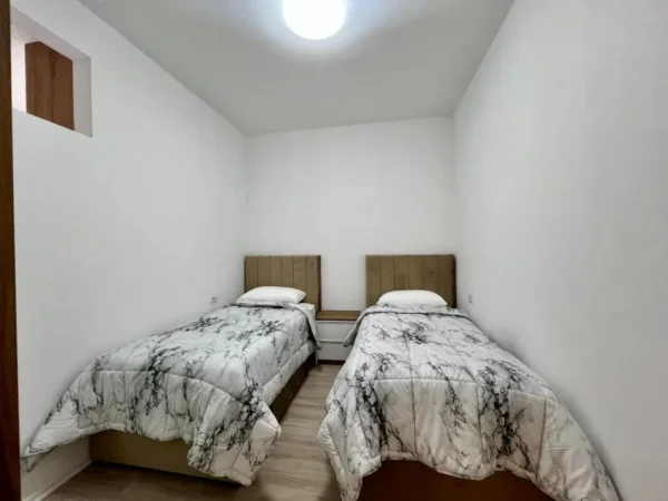 Tirane, jepet me qera apartament 2+1+Ballkon Kati 8, 76 m² 1.000 € (Zogi i zi)